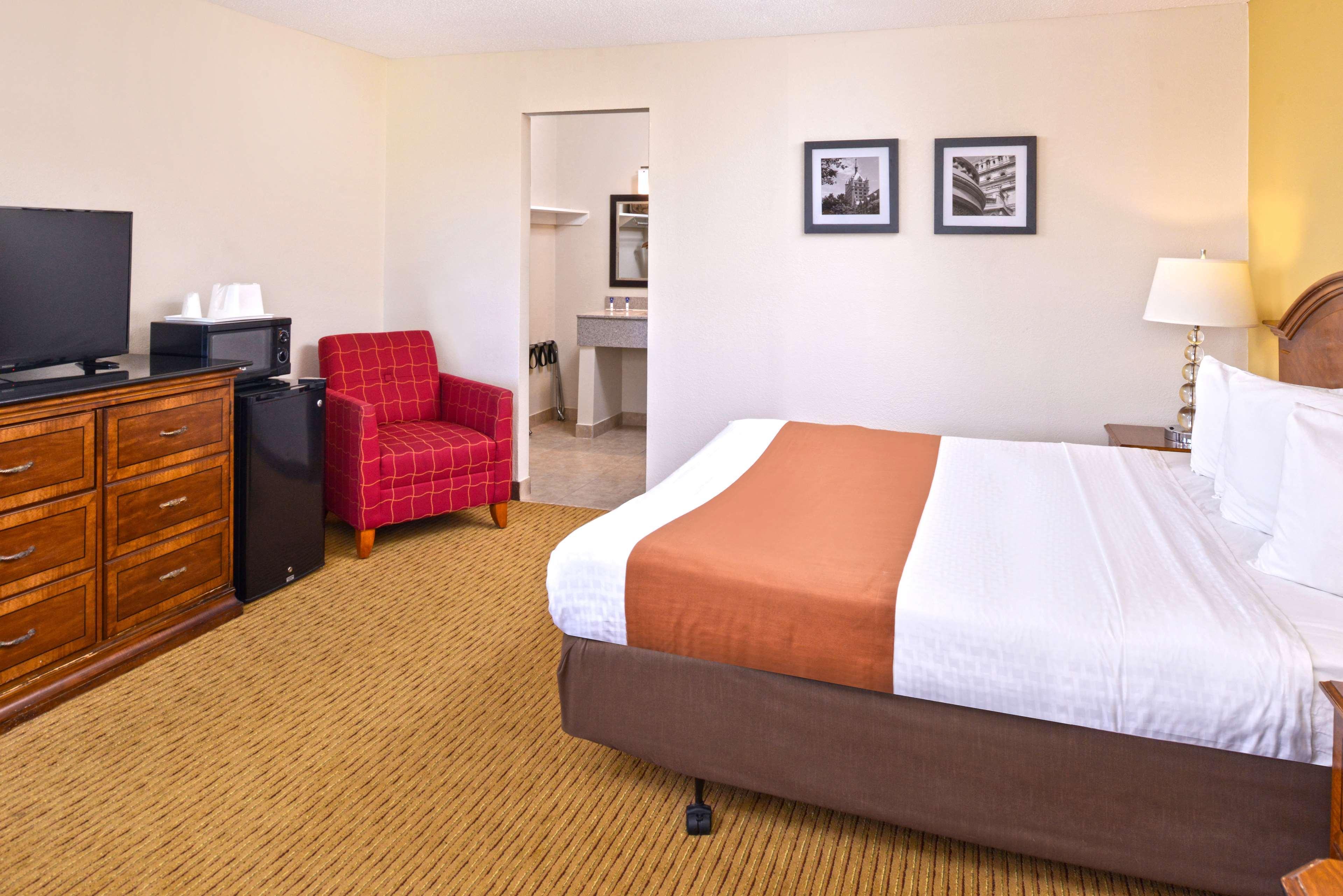 Americas Best Value Inn Платтсбург Экстерьер фото
