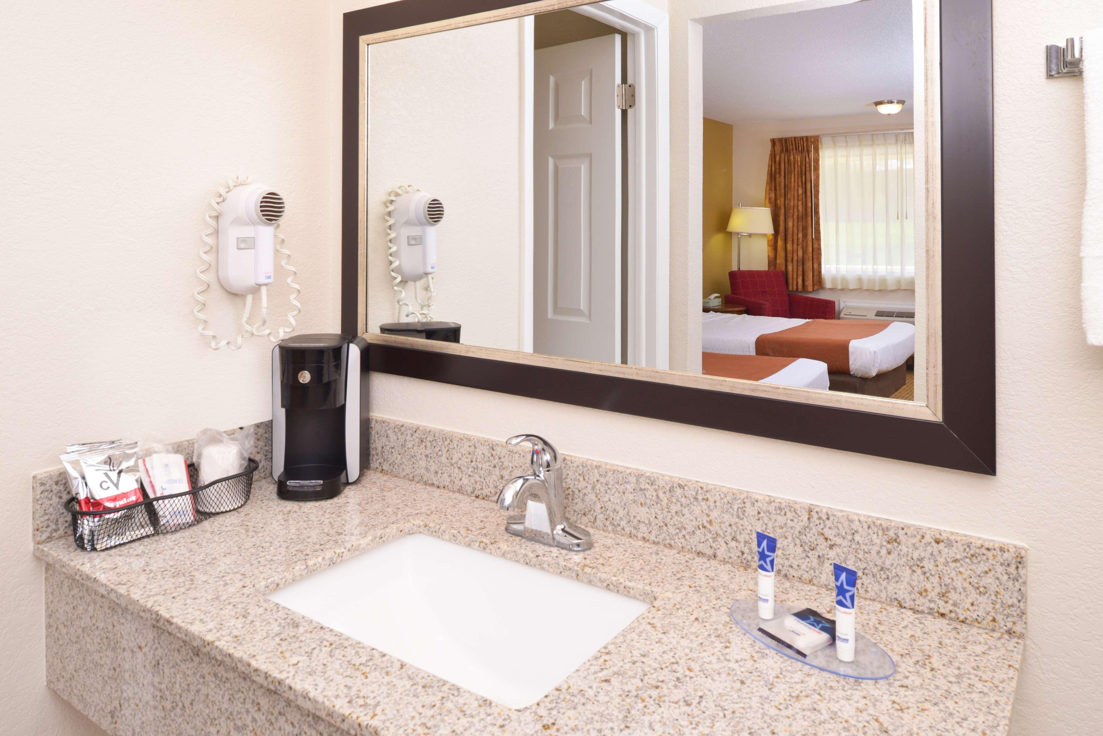 Americas Best Value Inn Платтсбург Экстерьер фото