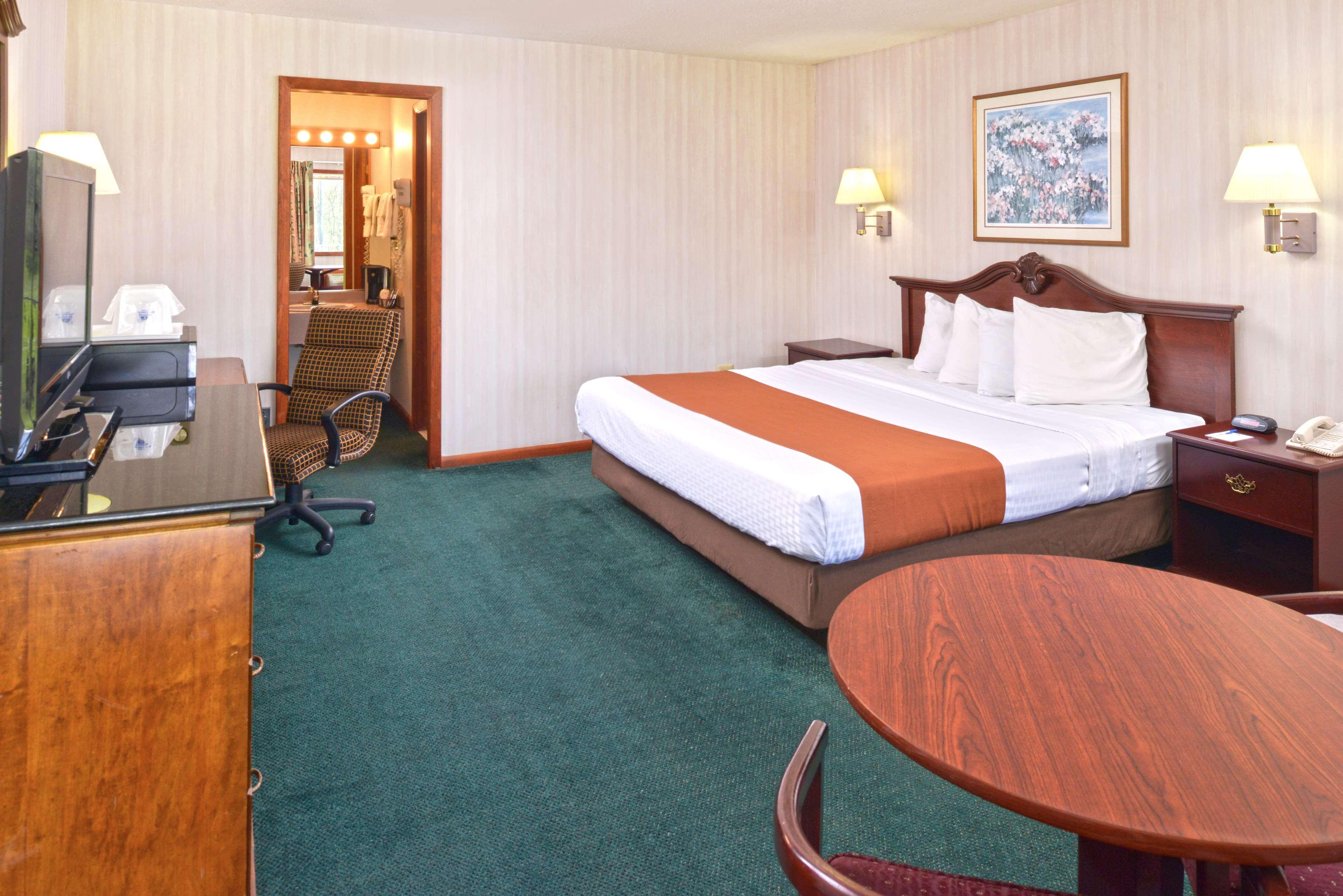Americas Best Value Inn Платтсбург Экстерьер фото