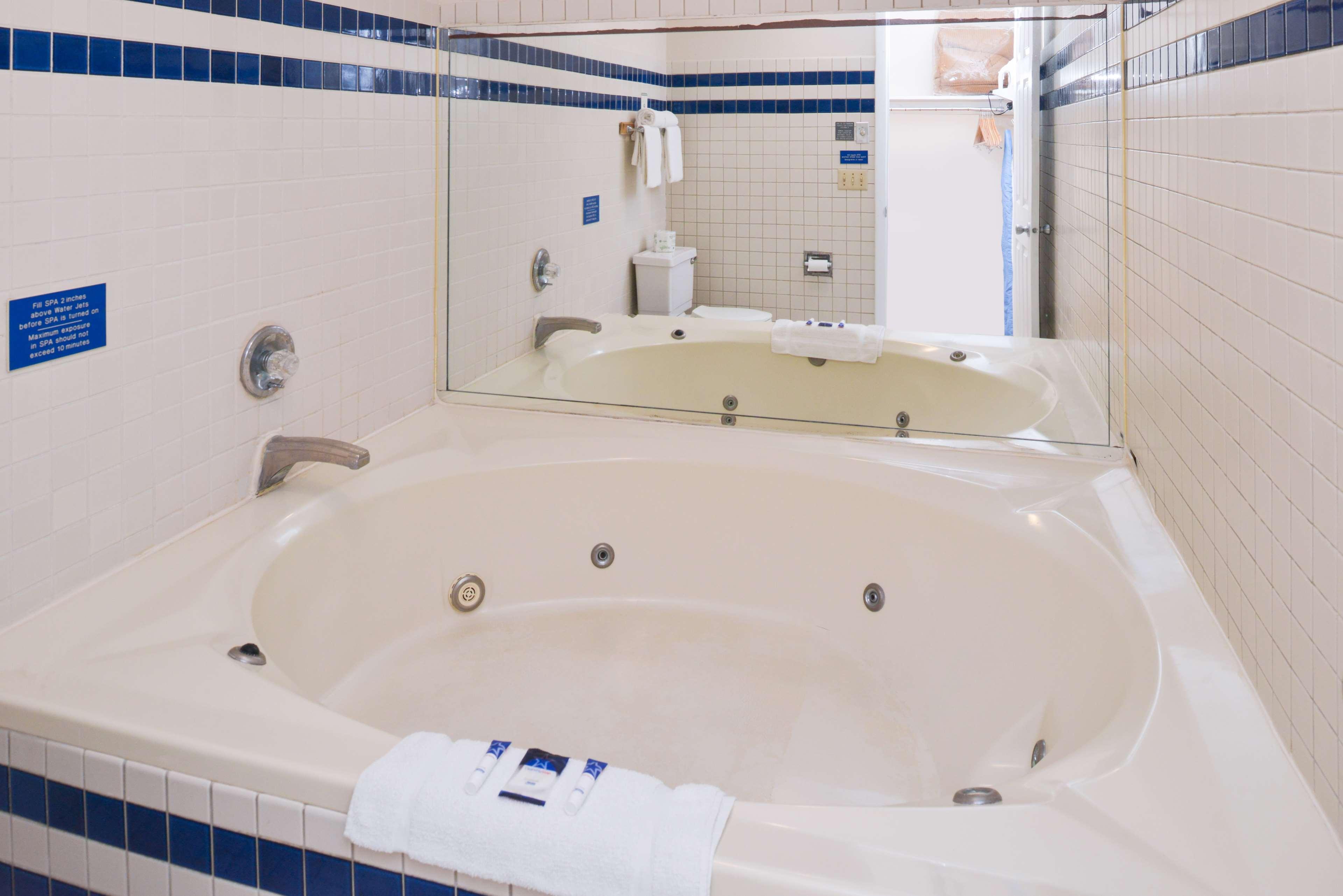 Americas Best Value Inn Платтсбург Экстерьер фото