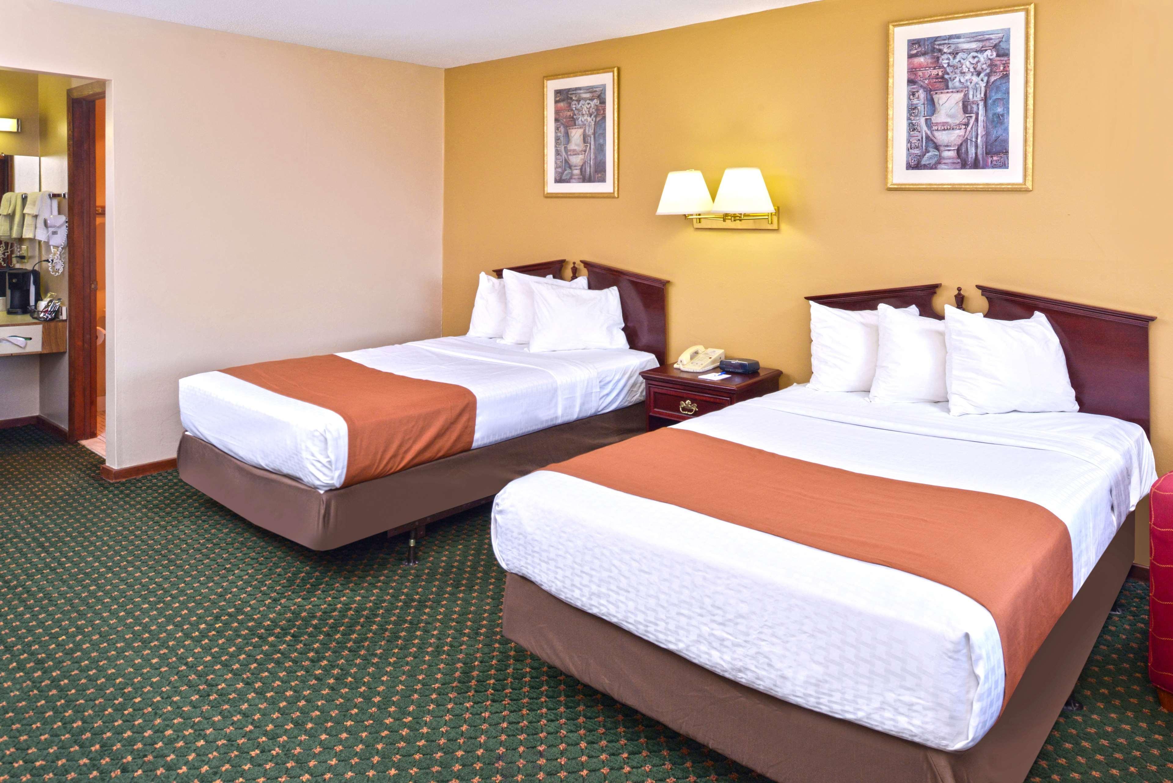 Americas Best Value Inn Платтсбург Экстерьер фото