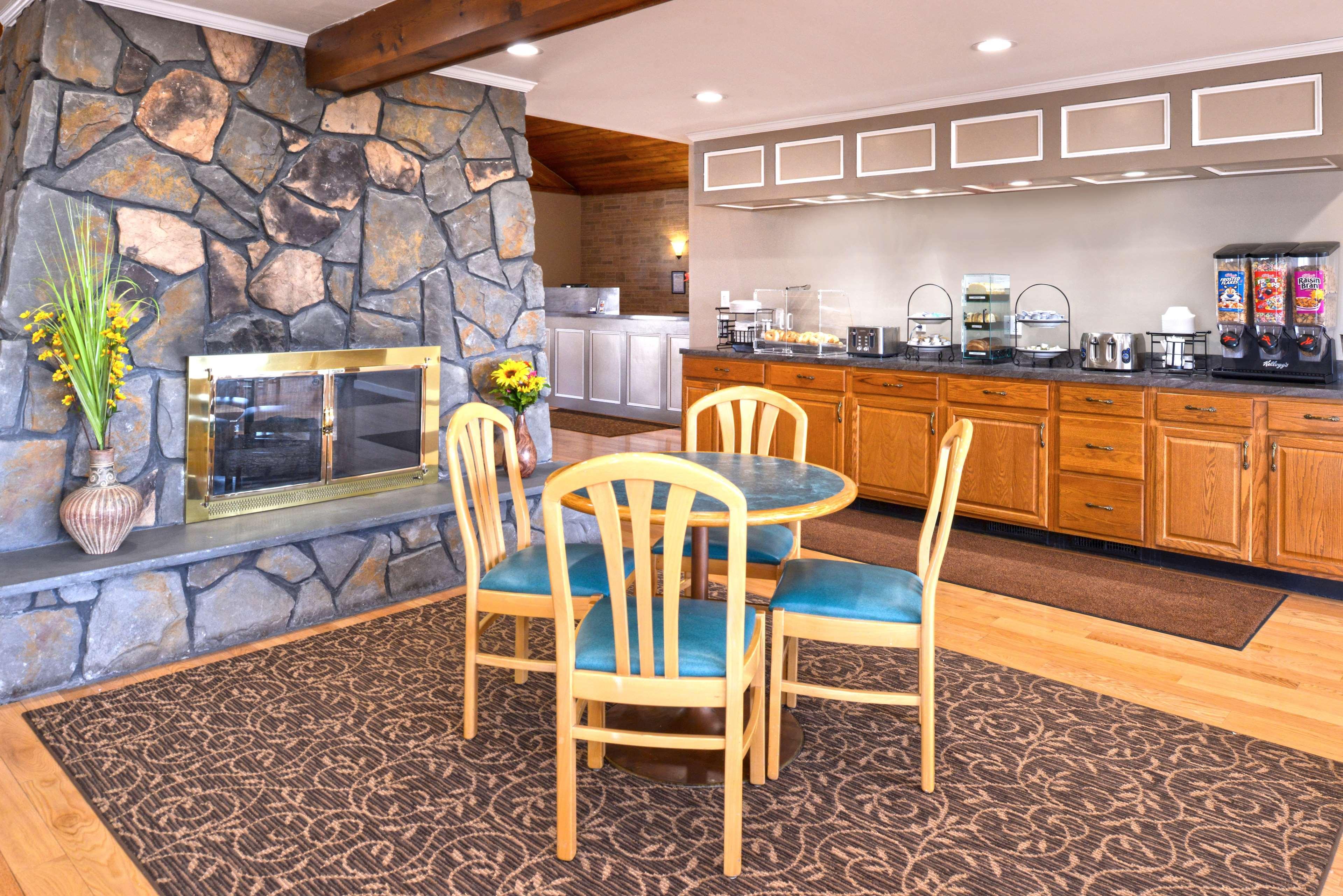 Americas Best Value Inn Платтсбург Экстерьер фото