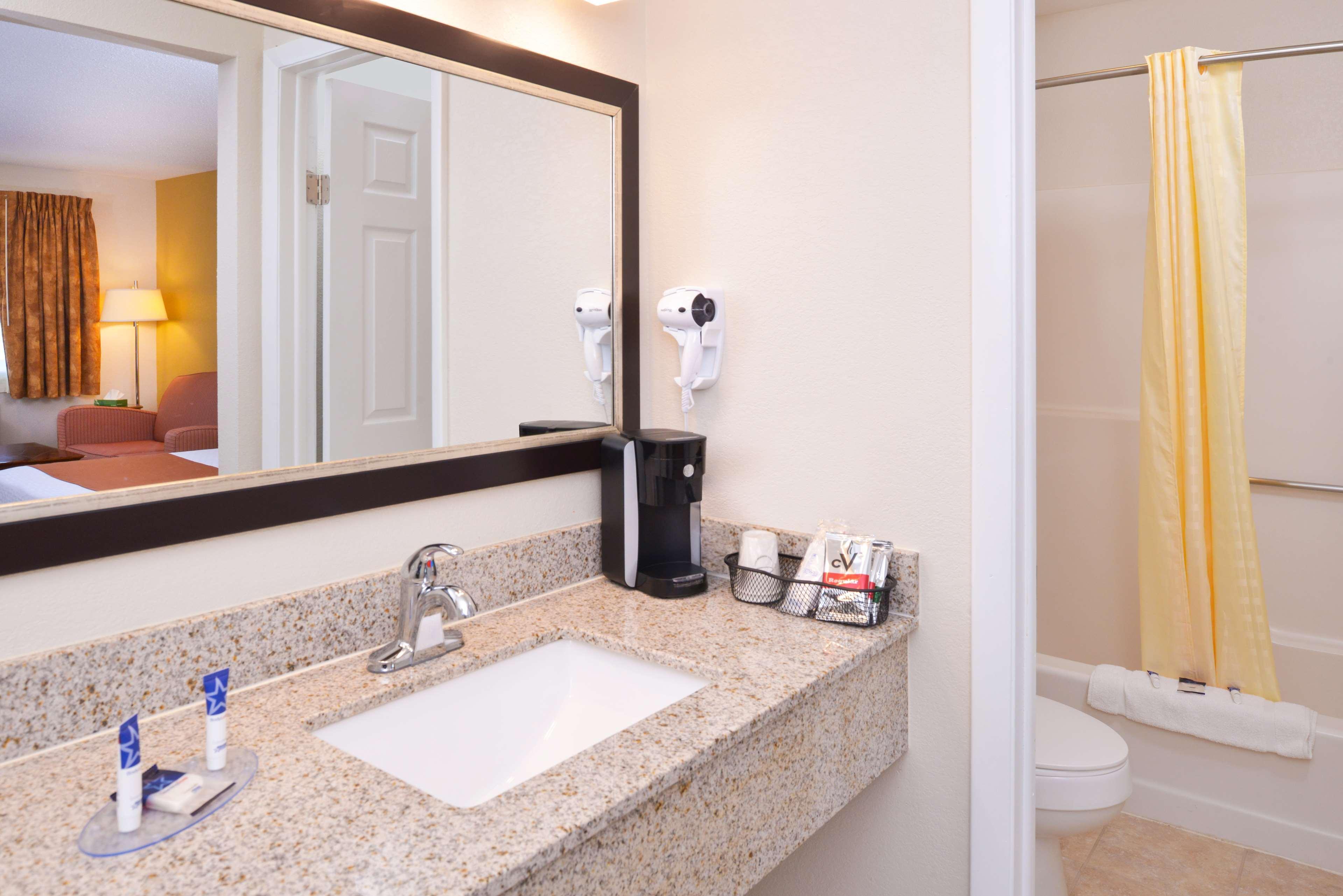 Americas Best Value Inn Платтсбург Экстерьер фото