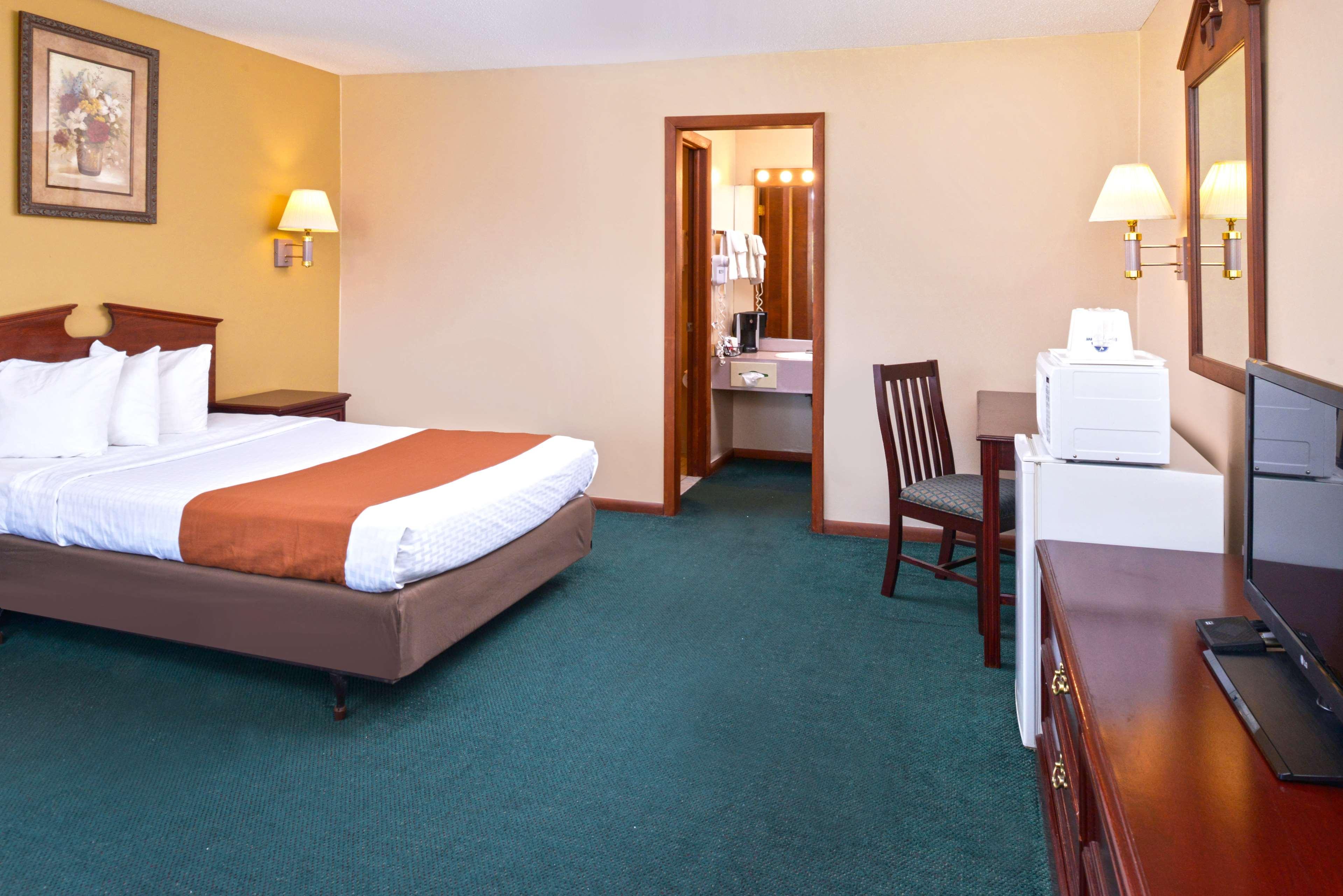 Americas Best Value Inn Платтсбург Экстерьер фото