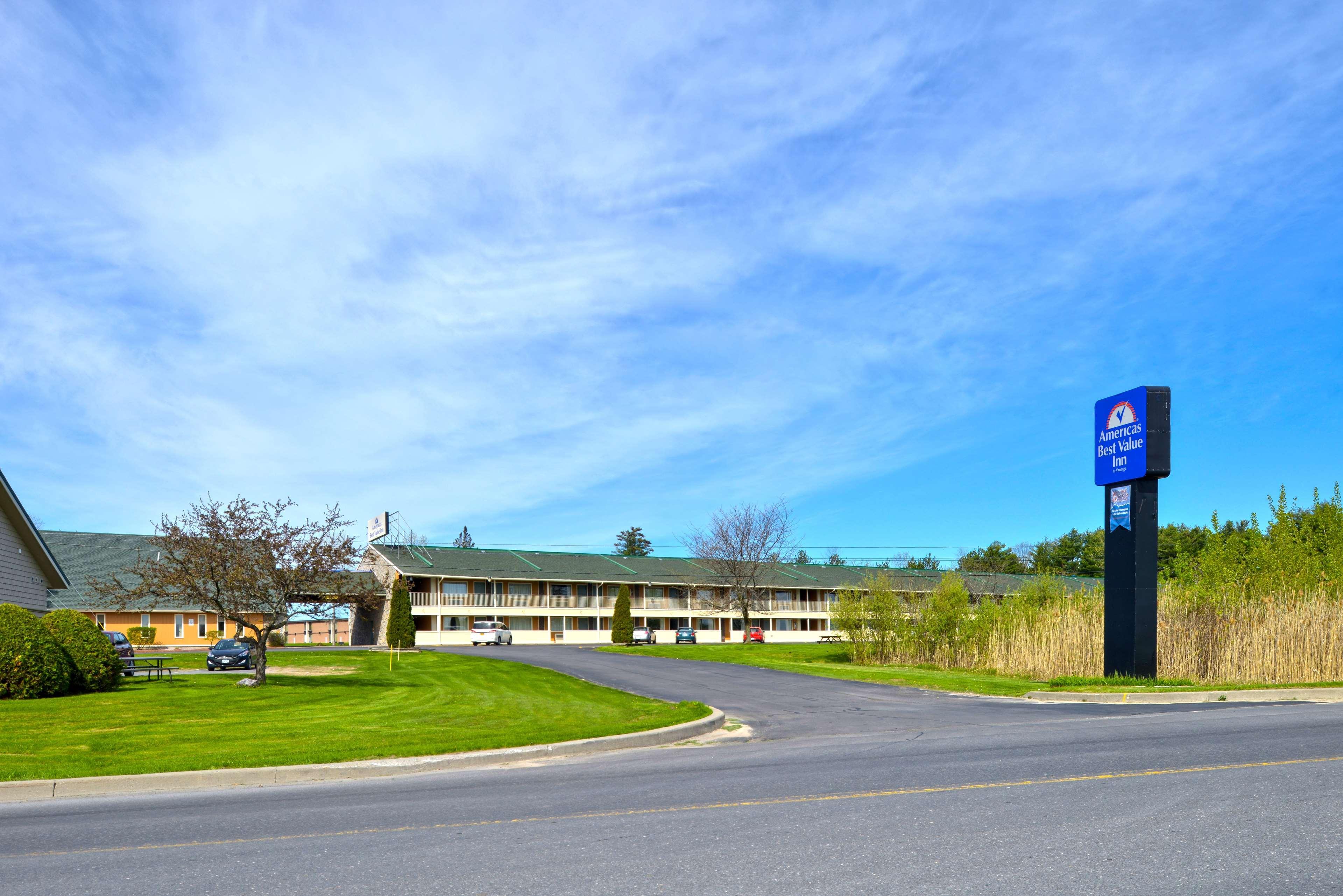 Americas Best Value Inn Платтсбург Экстерьер фото