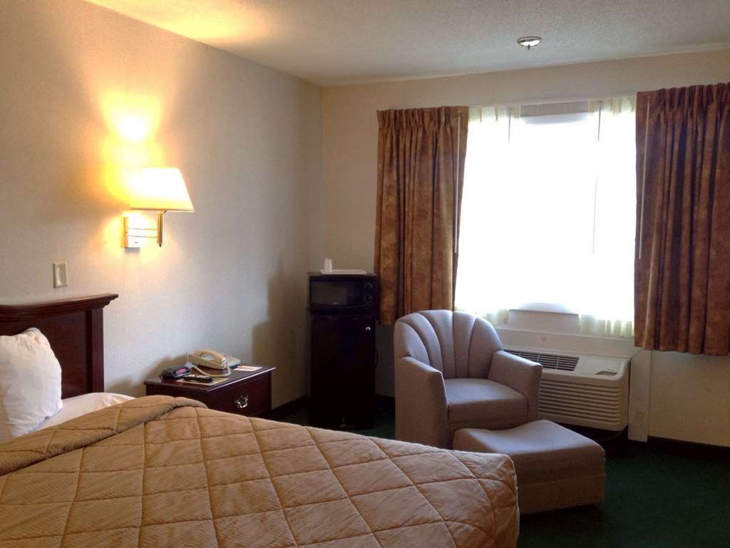 Americas Best Value Inn Платтсбург Номер фото