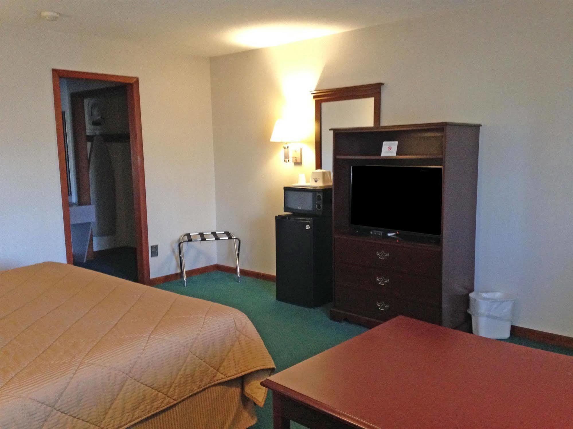 Americas Best Value Inn Платтсбург Экстерьер фото