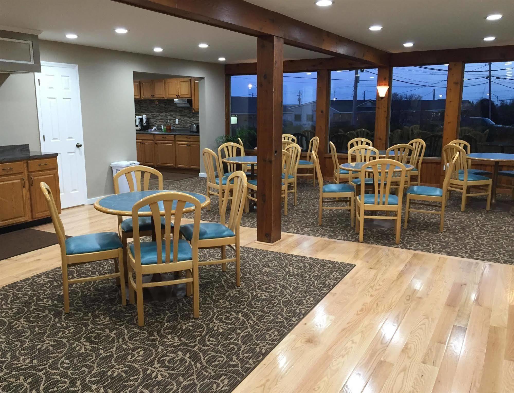 Americas Best Value Inn Платтсбург Экстерьер фото