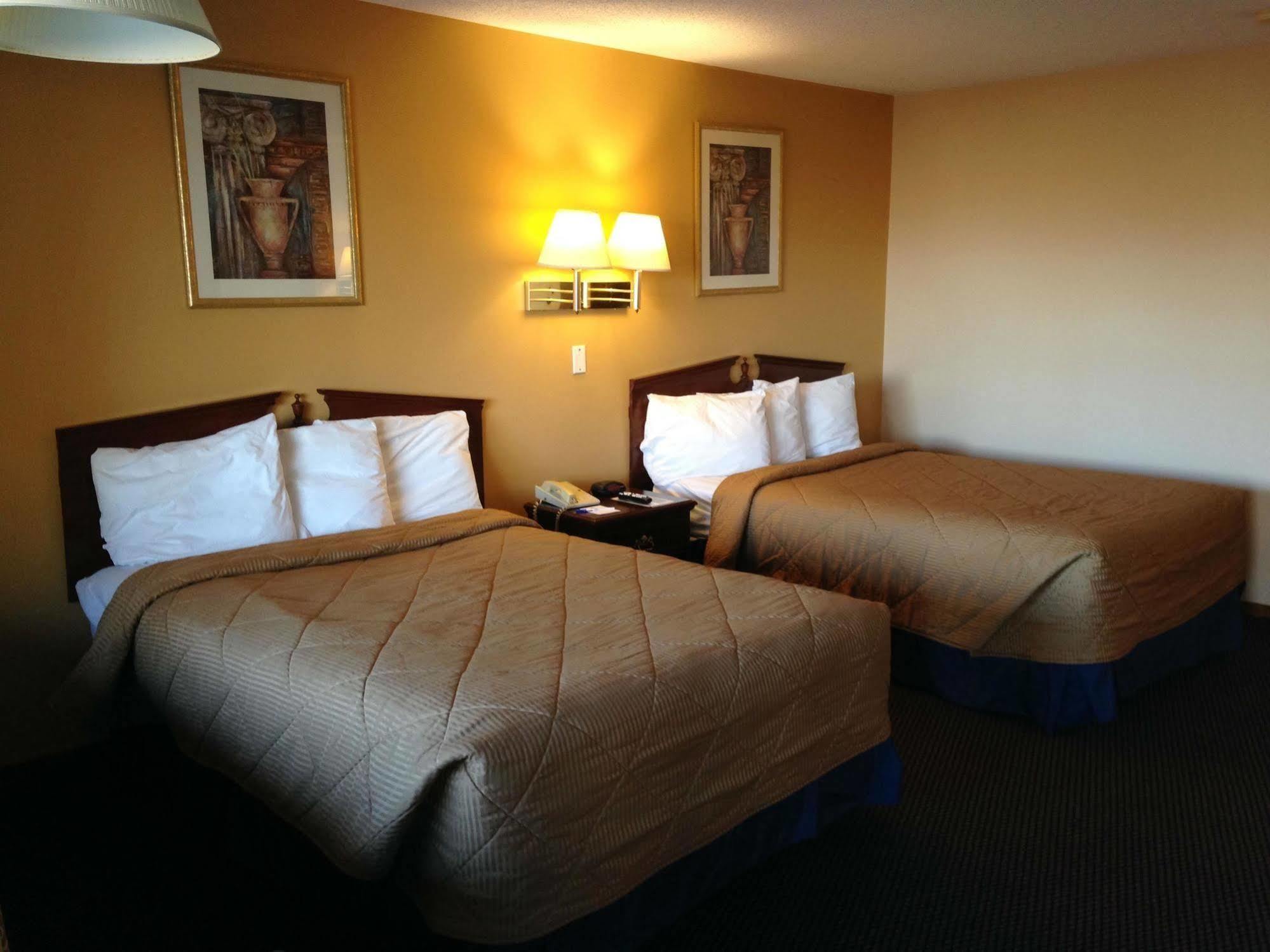 Americas Best Value Inn Платтсбург Экстерьер фото
